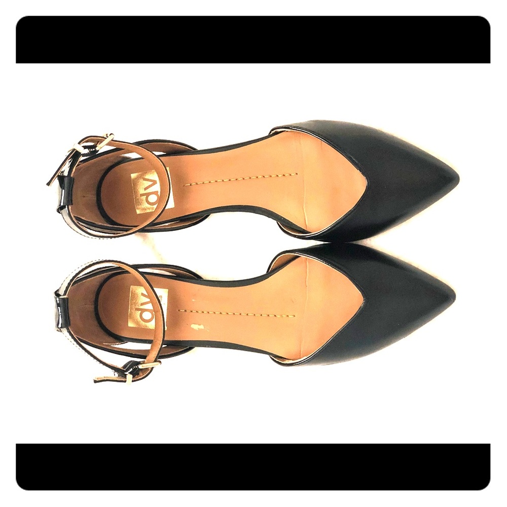Flat black shoes with ankle adjustable straps